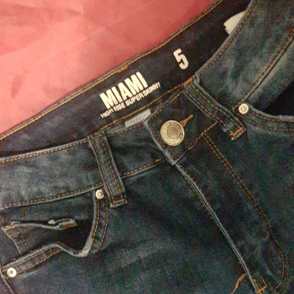 Jeans - Picture 2 of 3